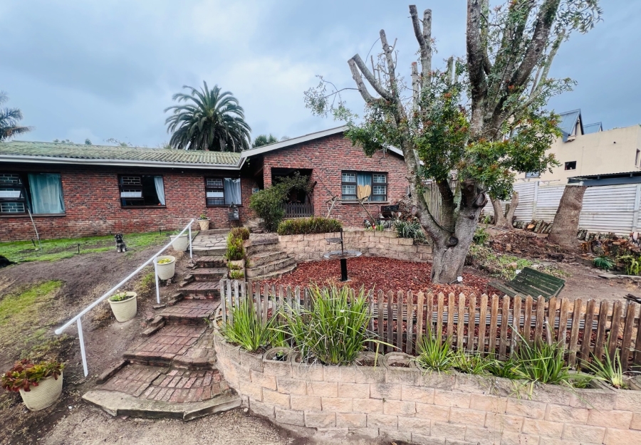 4 Bedroom Property for Sale in Twee Rivieren Western Cape